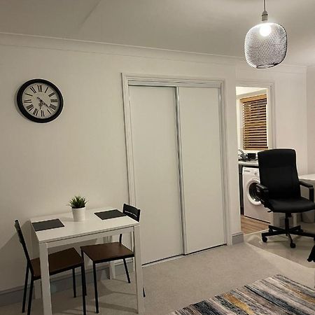 Apartament Stunning Studio Flat - Free Parking - 3 Min From Sutton Station Zewnętrze zdjęcie