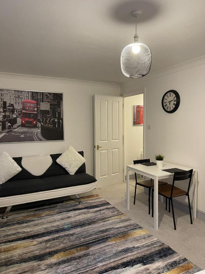 Apartament Stunning Studio Flat - Free Parking - 3 Min From Sutton Station Zewnętrze zdjęcie